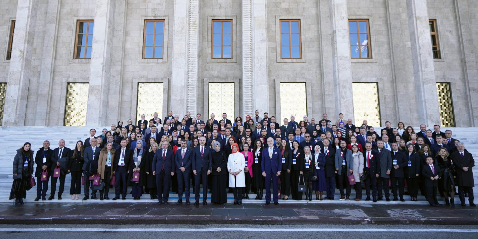 TBMM BAŞKANI KURTULMUŞ, BAKAN TEKİN VE BERABERİNDEKİ ÖĞRETMENLERİ MECLİS'TE AĞIRLADI